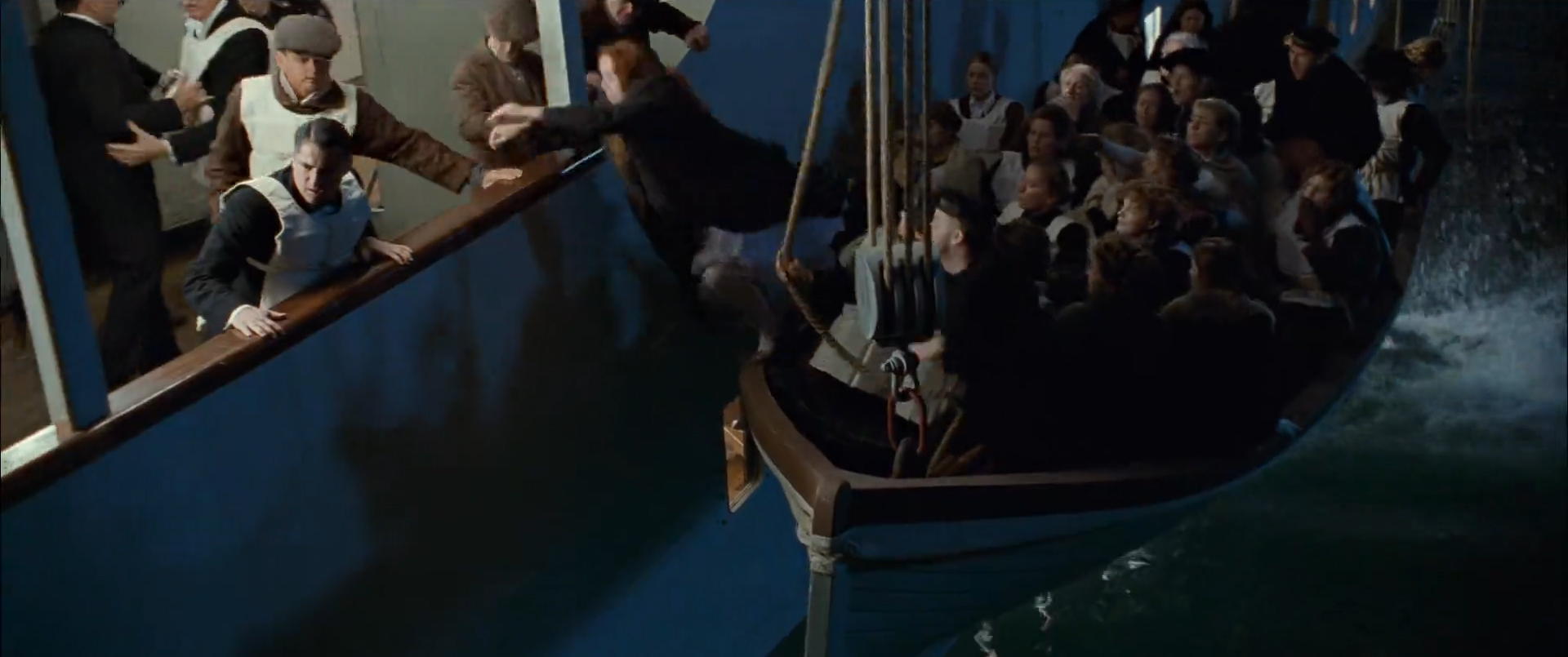 海铁浮沉:以货代人的视角看世界政治